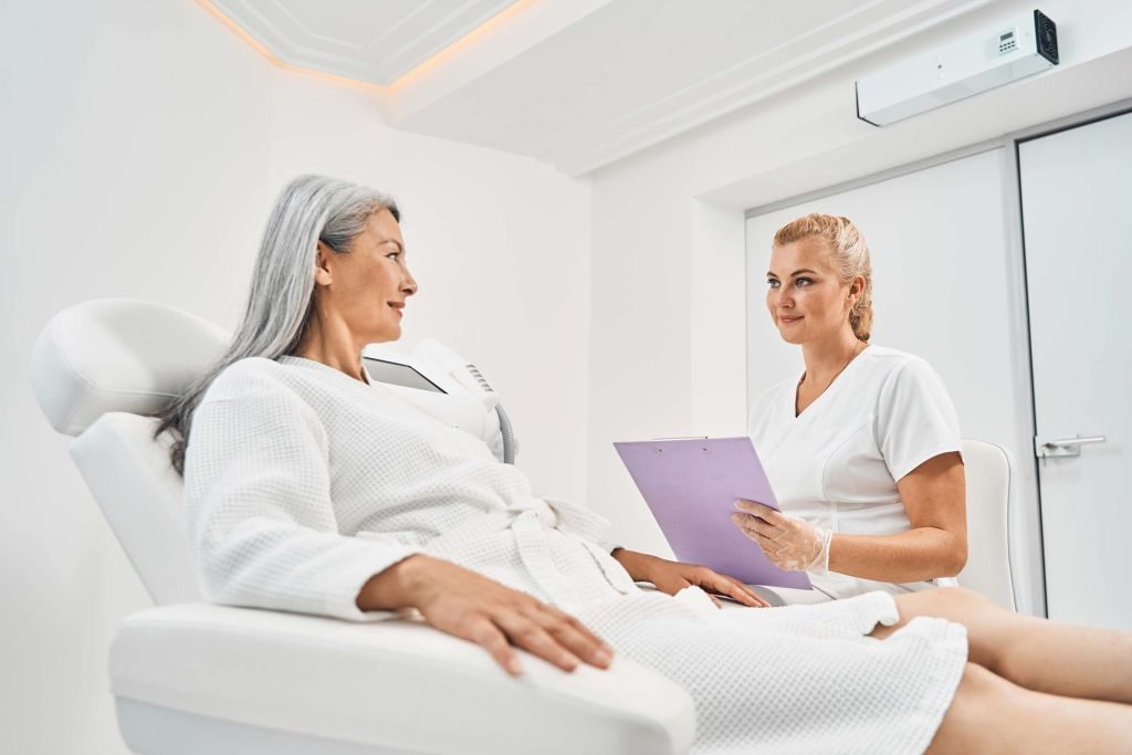 The Benefits of Visiting a Cosmetology Clinic